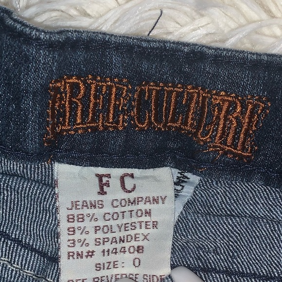 𝙵𝚁𝙴𝙴𝙲𝚄𝙻𝚃𝚄𝚁𝙴 𝚂𝚃𝚄𝙳𝙳𝙴𝙳 𝚂𝙷𝙾𝚁𝚃𝚂 - Picture 5 of 5